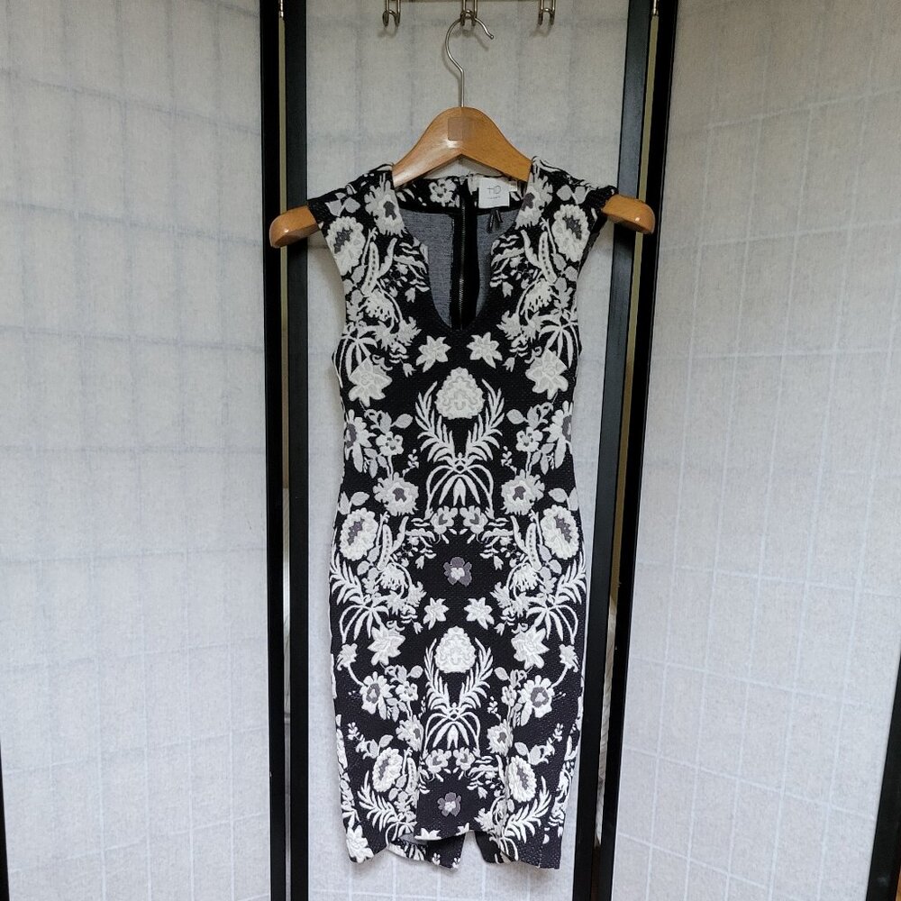 Etienne Floral Sheath Dresses - Picture 4 of 6